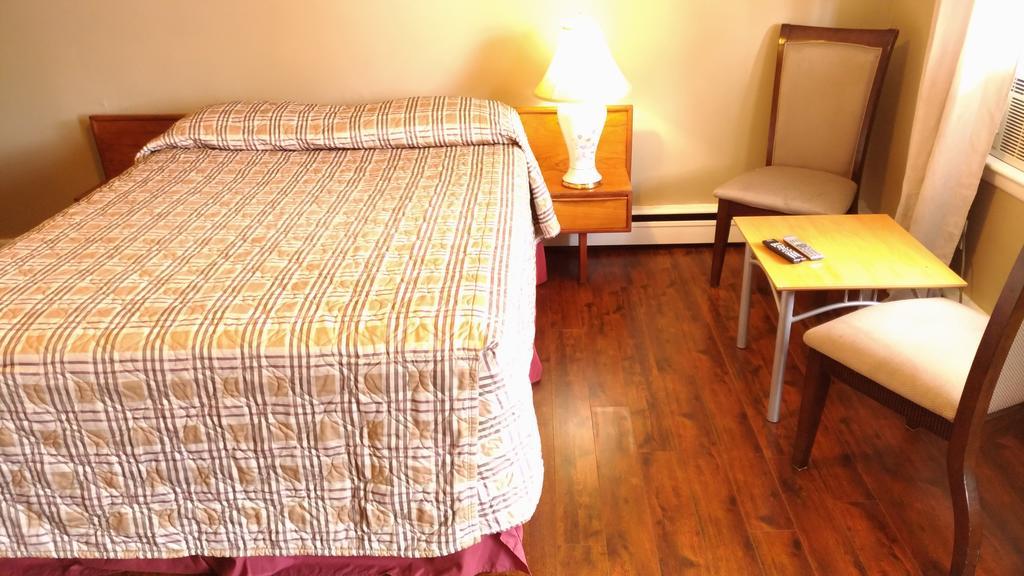 Maple Leaf Motel Delhi Εξωτερικό φωτογραφία
