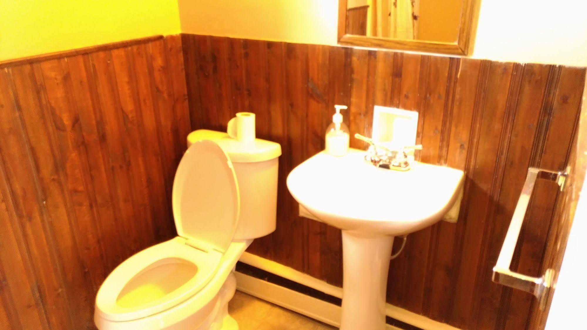 Maple Leaf Motel Delhi Εξωτερικό φωτογραφία